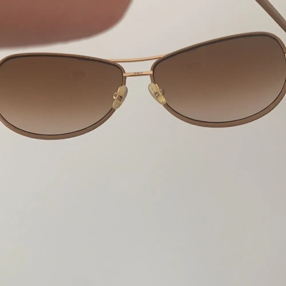 🎉1 hr sale🎉Tory Burch sunglasses 🕶